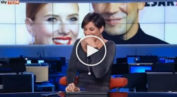 Giornalista Sky non si trattiene e scoppia a ridere durante il Tg: le scuse di Valentina Bendicenti