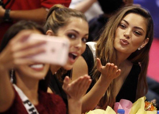 Miss Iraq e il selfie con Miss Israele: la famiglia costretta alla fuga dal paese