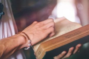 Avere familiarità con la Bibbia vuol dire per prima cosa accogliere il Signore?