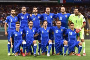 PALERMO, ITALY - SEPTEMBER 06:  Players of Italy pose for a team shot during the UEFA EURO 2016 Qualifier match between Italy and Bulgaria on September 6, 2015 in Palermo, Italy.  (Photo by Tullio M. Puglia/Getty Images)