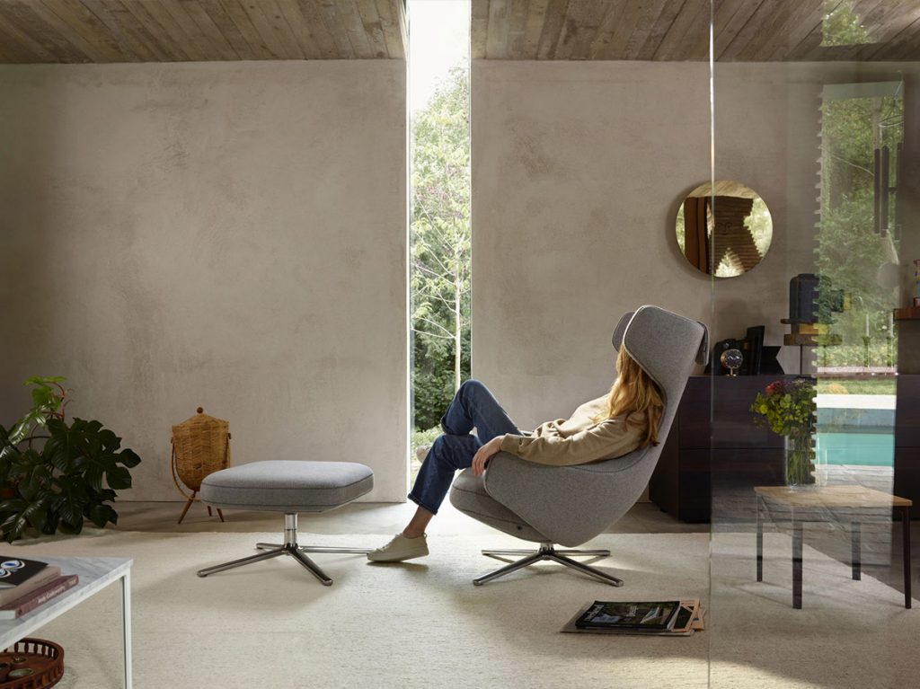 Lounge-Chair-Buying-Guide-Vitra-Grand-Repos-2021-01