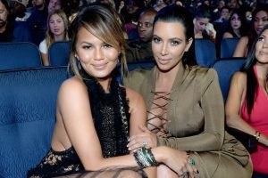 kim-kardashian-chrissy-teigen