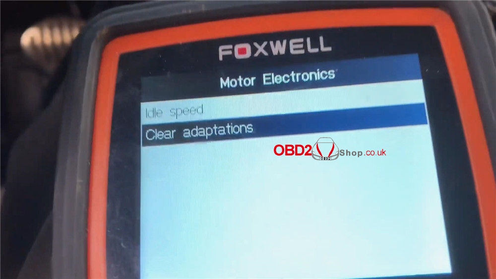 bmw-mini-cooper-adaptation-values-reset-by-foxwell-nt510-11