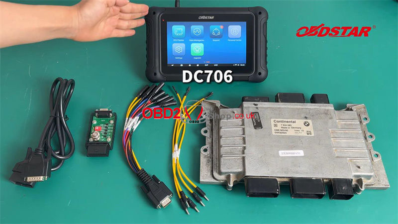 obdstar-dc706-clone-bmw-msv90-ecm-on-bench-1