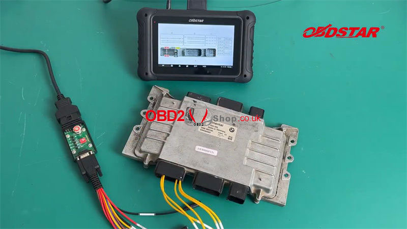 obdstar-dc706-clone-bmw-msv90-ecm-on-bench-9