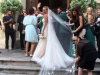 L'arrivo della sposa, Cristel Carrisi, figlia di Al Bano e Romina nella chiesa di San Matteo a Lecce, 3 Agosto 2016. Lo sposo, imprenditore cileno- croato, Davor Luksic attende all'interno. ANSA/ STEFANIA CONGEDO