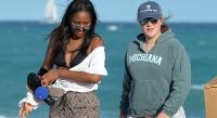 PRESIDENT BARRACK OBAMA'S DAUGHTER SASHA OBAMA (C) WALKS WITH FRIENDS ON THE BEACH ON JANUARY 14 2017 IN MIAMI BEACH. SASHA OBAMA (BARACK OBAMA'S DAUGHTER)