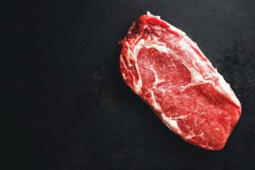 La carne rossa provoca il cancro al colon, danni e benefici