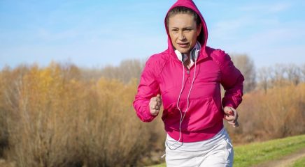 4 buoni motivi per iniziare a correre dopo i 50 anni, i consigli del medico