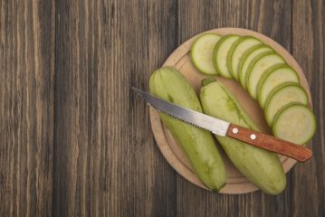 È possibile mangiare zucchine crude, senza trattamento termico, le conseguenze