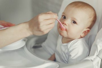 Quali frutti possono essere dati a un bambino di età inferiore a 1 anno