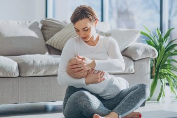 Il bambino rifiuta il latte materno e piange, ragioni