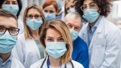 È un bene che sia passato. 2020 attraverso gli occhi dei medici