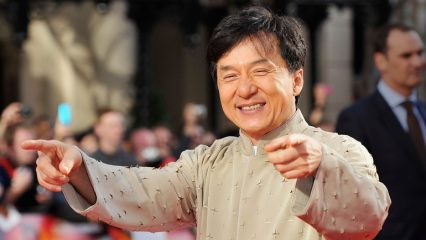 Jackie Chan, da attore famoso, si tiene in forma, cosa mangia e come si allena.