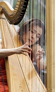 199px-Lavinia_Meijer_playing_the_harp,_2011