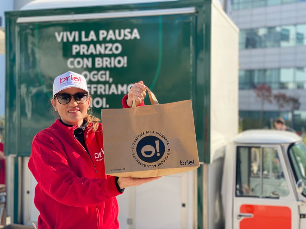 Milano, 1000 pasti gratuiti consegnati ai dipendenti dei centri direzionali Bodio e Centro Leoni. Via al food delivery dedicato alle aziende