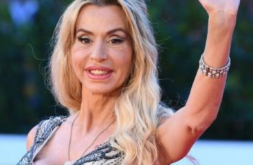 Valeria Marini: "sogno di diventare mamma". Alla sua età?