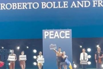 L’abbraccio di Roberto Bolle alla ballerina ucraina Iana Salenko