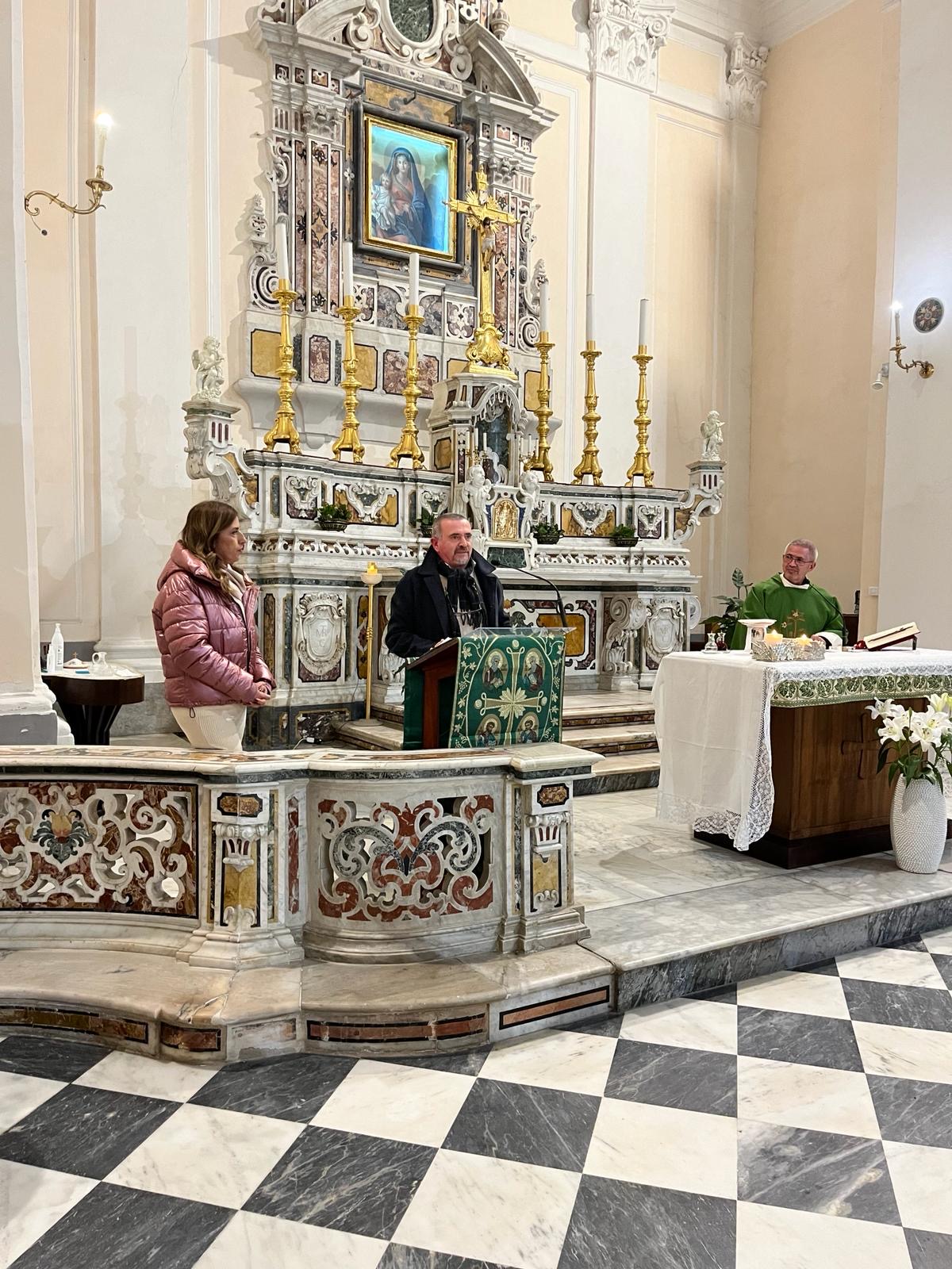 Nella chiesa del Carmine, a Pozzuoli, si è presentato ANCHE IN CARCERE VIENE NATALE di Giovanna Di Francia