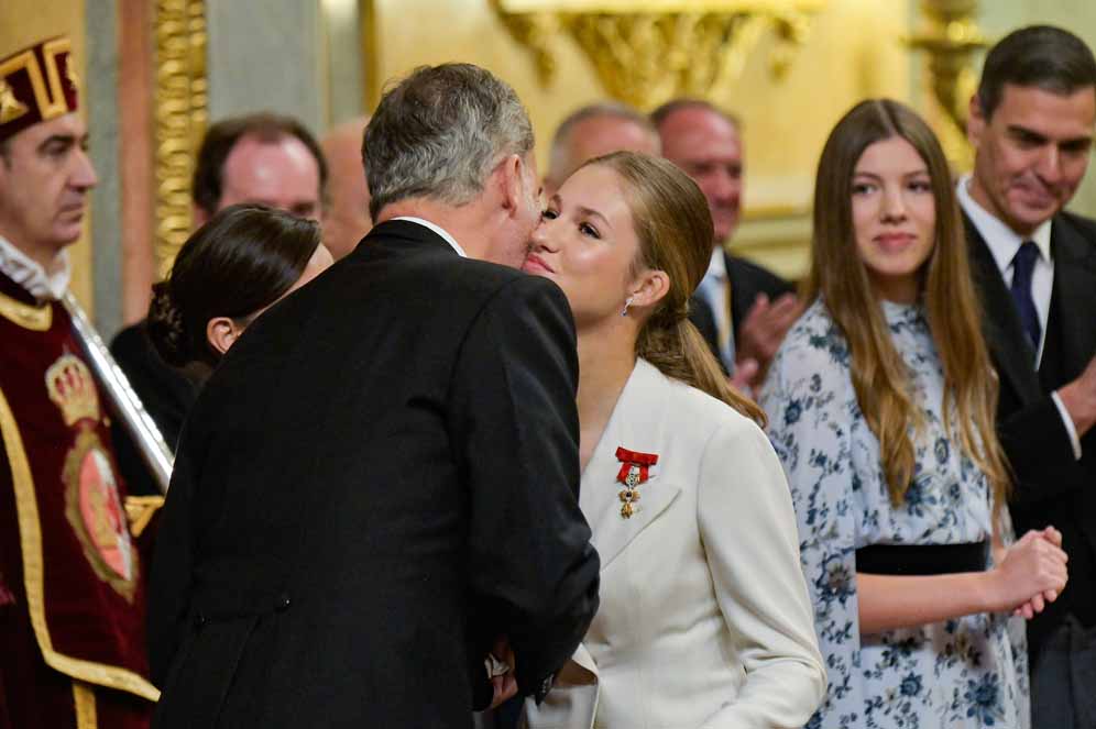 MADRID, SPAIN - OCTOBER 31: King Felipe VI of Spain congratulates Crown Princess Leonor after swearing allegiance to the Spanish constitution at the Spanish Parliament on the day of her 18th birthday on October 31, 2023 in Madrid, Spain. (Photo by Juan Naharro Gimenez/Getty Images)