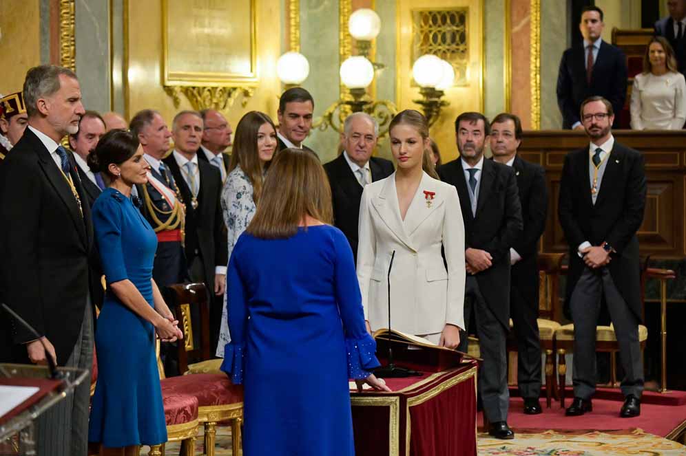 MADRID, SPAIN - OCTOBER 31: Crown Princess Leonor swears allegiance to the Spanish constitution at the Spanish Parliament on the day of her 18th birthday on October 31, 2023 in Madrid, Spain. (Photo by Juan Naharro Gimenez/Getty Images)