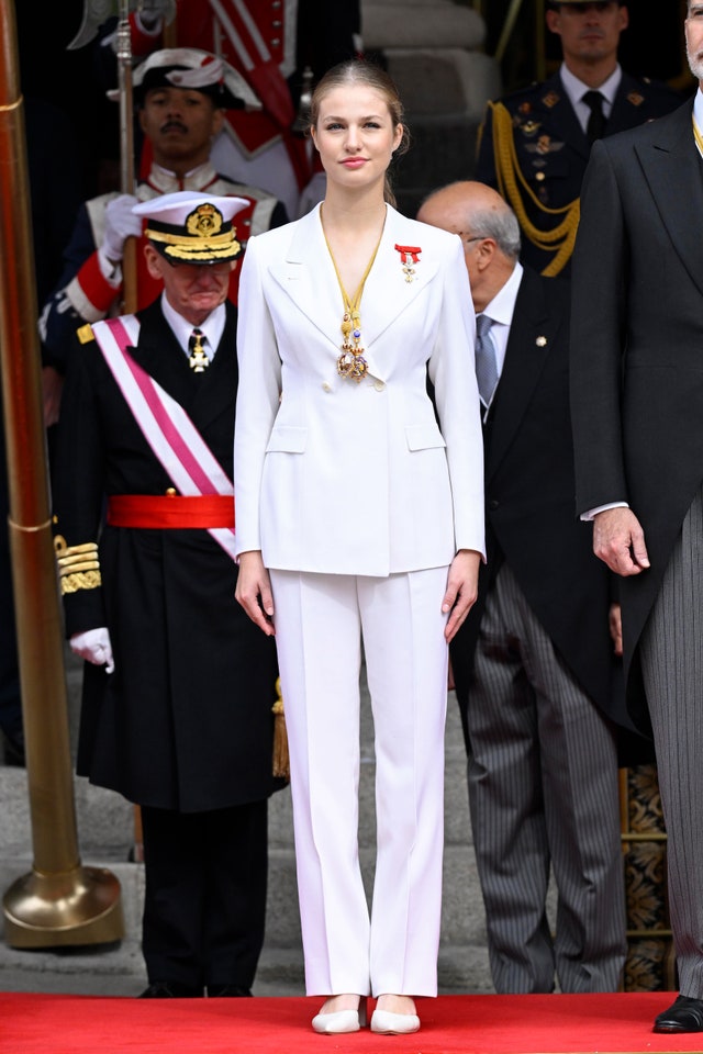 La principessa di Spagna Leonor giura fedeltà alla Costituzione