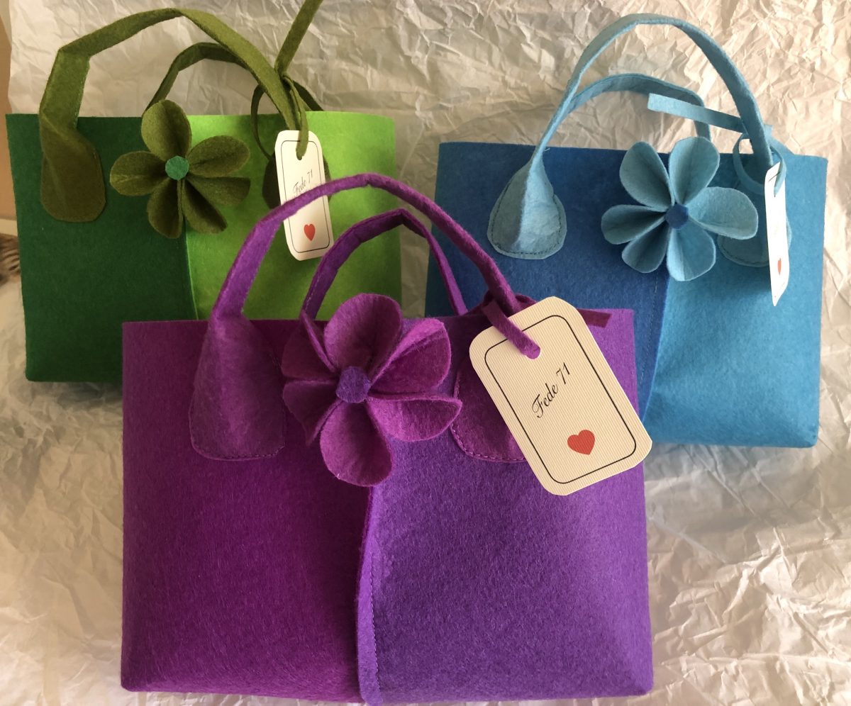 Oggi cuciamo insieme :le mie borse in feltro colorate - Le mie piccole  creazioni....