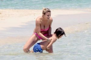 emma-marrone-bikini-mozzafiato-a-formentera-foto1