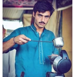 Pakistan chaiwala Arshad Khan with super model looks becomes viral smash hit - photos, videos