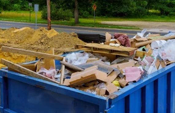 How to Properly Dispose of Construction and Demolition Waste in a Container