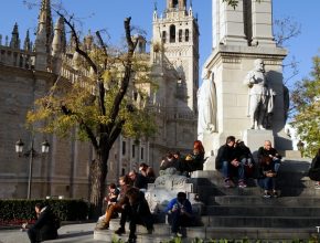 la cattedrale di Siviglia sullo sfondo