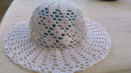 cappello in cotone bianco