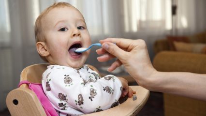 Come scegliere i primi alimenti complementari giusti per il tuo bambino, i consigli degli esperti.