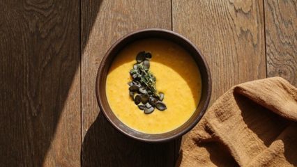 5 ricette per zuppe ipocaloriche per una figura snella, cipolla, pomodoro, cavolo, carota e altri.