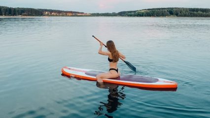 Guidare su scarponi o wakeboard. Beneficio, danno e quanto pericoloso.