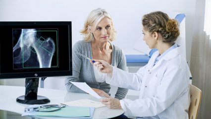 Osteoporosi, cause della malattia, sintomi e prevenzione del trattamento.