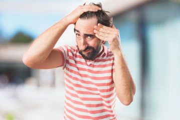 Perché non puoi strapparti i capelli grigi in testa e come affrontarli