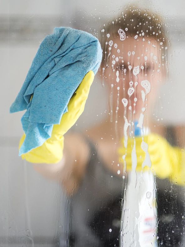 How to Clean Shower Screen with Baking Soda