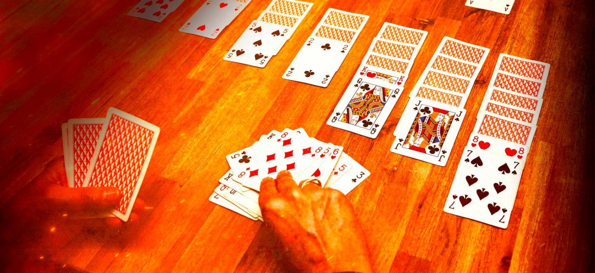 Variante dei giochi di carte Solitario: Esplorazione di Klondike, Spider, Piramide, FreeCell e Altro