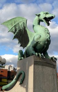 Dragon_on_Dragon_Bridge_(cropped)