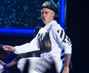 justin-bieber-performs-live-at-an-education-initiative-telecast-in-california12-1442138928-view-1