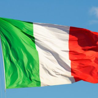La storia della bandiera d'Italia inizia ufficialmente il 7 gennaio 1797