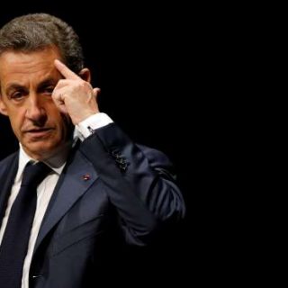 L'ex presidente francese, Nicolas Sarkozy, è stato fermato nel quadro dell'inchiesta sui presunti finanziamenti libici alla sua campagna elettorale del 2007. Al centro dell'inchiesta sui presunti finanziamenti dell'allora dittatore libico Muammar Gheddafi a Sarkozy, ci sarebbero bustarelle per 5 milioni di euro in denaro contante.