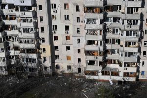 Ucraina: missile su palazzo a Kiev, un morto e tre feriti