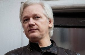 Assange Cittadino Onorario Di Bari??