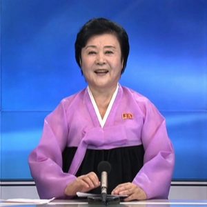 corea-del-nord-in-pensione-la-storica-annunciatrice-in-rosa-f0go7