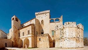 Castello-dei-conti-Acquaviva-di-Aragona-in-Conversano-per-Face-Art-2019