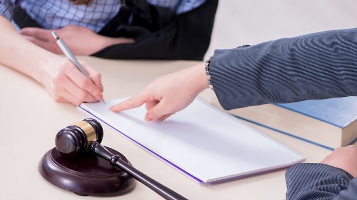 How a Personal Injury Lawyer Can Assist in Negotiating with Insurance Companies