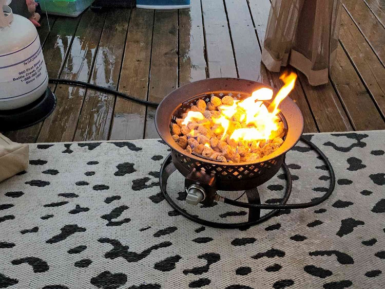 How to Use a Portable Propane Fire Pit While Camping