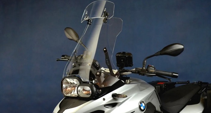 What are the Different Mounting Mechanisms Used for Attaching Motorcycle Windscreens